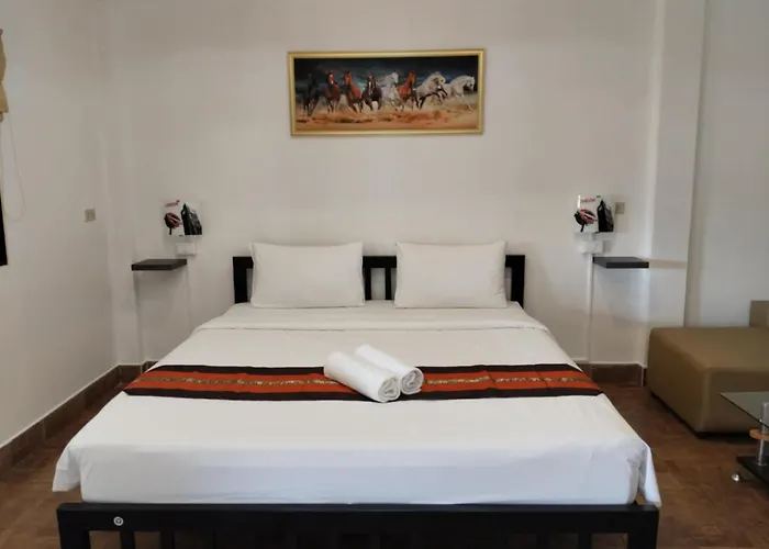 Phratamnak Inn - 100 meter from Beach