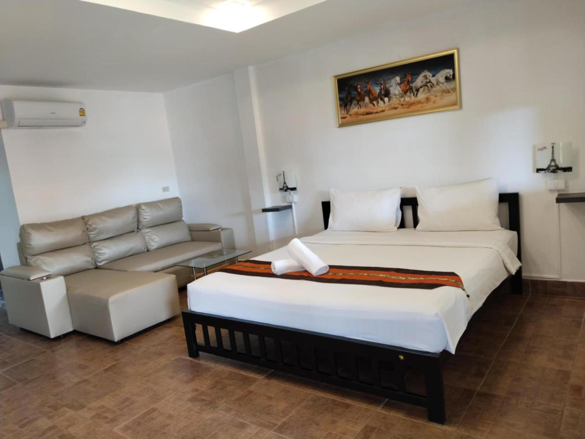 Phratamnak - 100 Meter From Apartment Pattaya