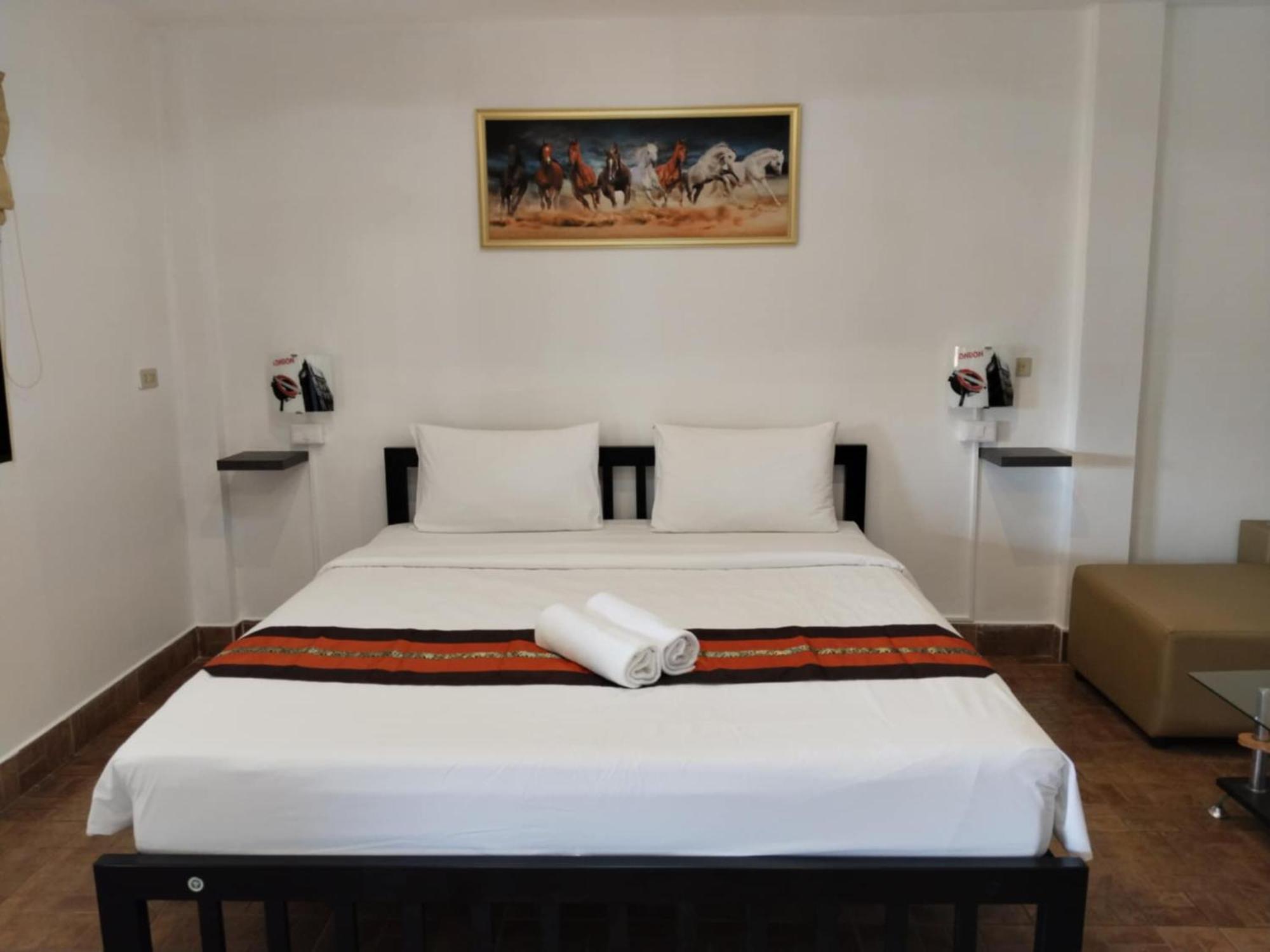 Phratamnak - 100 Meter From Pattaya
