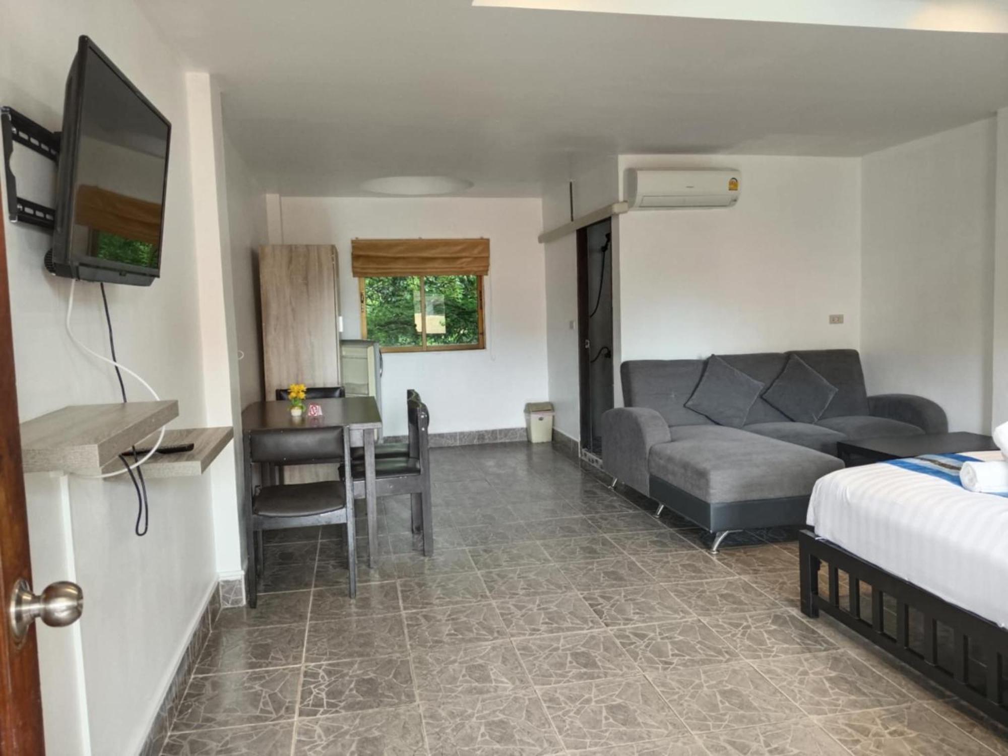 Phratamnak - 100 Meter From Apartment Pattaya